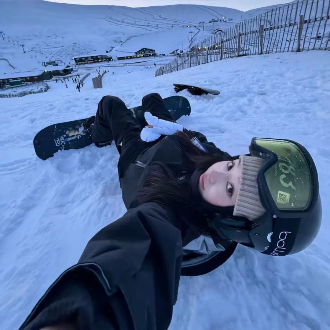 我手执封神榜身背打神鞭下山